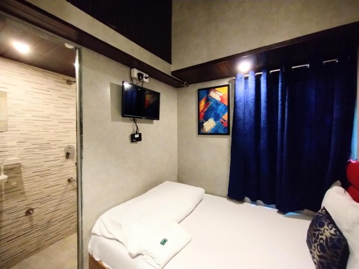 Hotel Eros - Near Airport T2 Mumbai Dış mekan fotoğraf